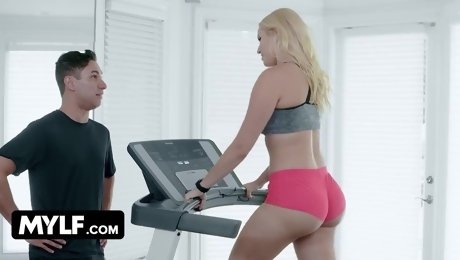 Sporty MILF gets tired of fitness exercising and fucks her trainer