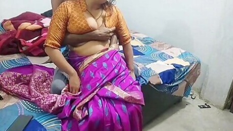 Devar Ne Mauka Dekh Desi Bhabhi Ko Chocolate Khilaa Ke Pela