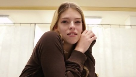 Quite pleasant to watch interview with a really nice porn actress Leah Lee