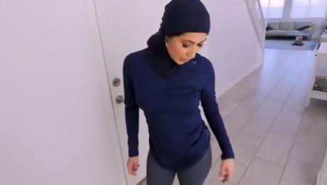 Muslim babe is fucked by kinky personal trainer after stretching glutes