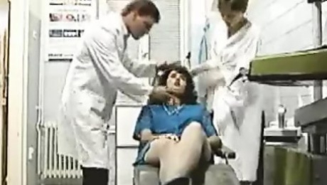 Simona Valli in Dentist.