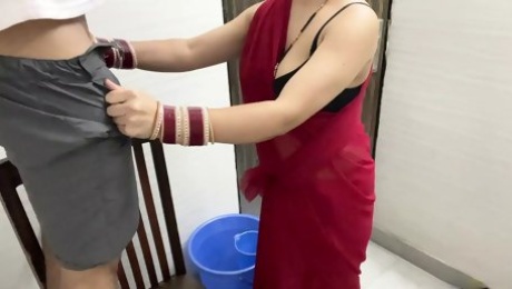 Desi Bhabhi Ko Mila Plumber Se Chudne Ka Sukh