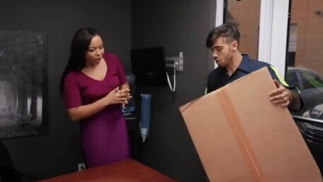 Sensual fuck delivery for Adriana Maya