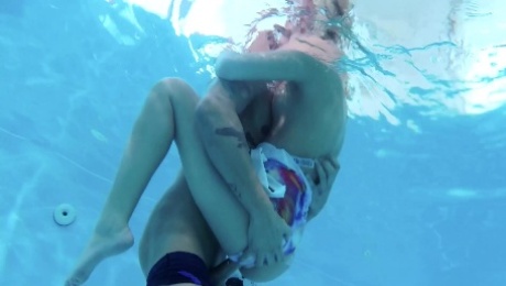 Passionate underwater sex
