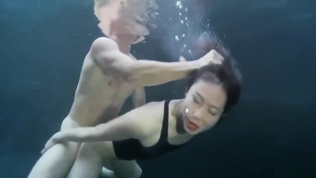 swimsuit girl sex with a guy underwater