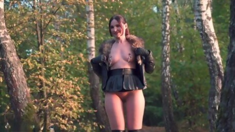 Jeny Smith in nylon pantyhose without panties shocked a biker in the forest